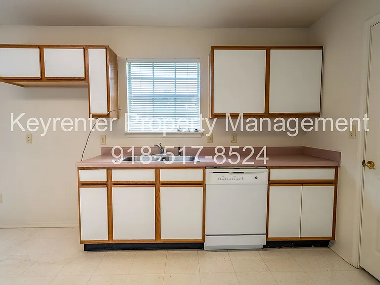 218 S 19th St — Photo 6