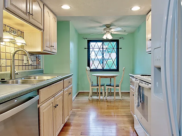 464 Vancover Ct — Photo 6