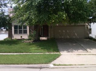 7029 Hickory Ln, Urbandale, IA 50322