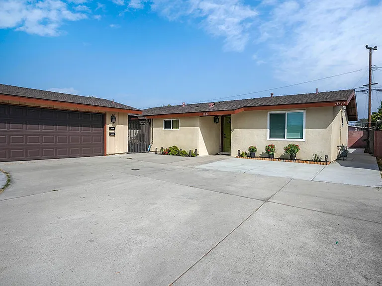 13644 Palomar St — Photo 32