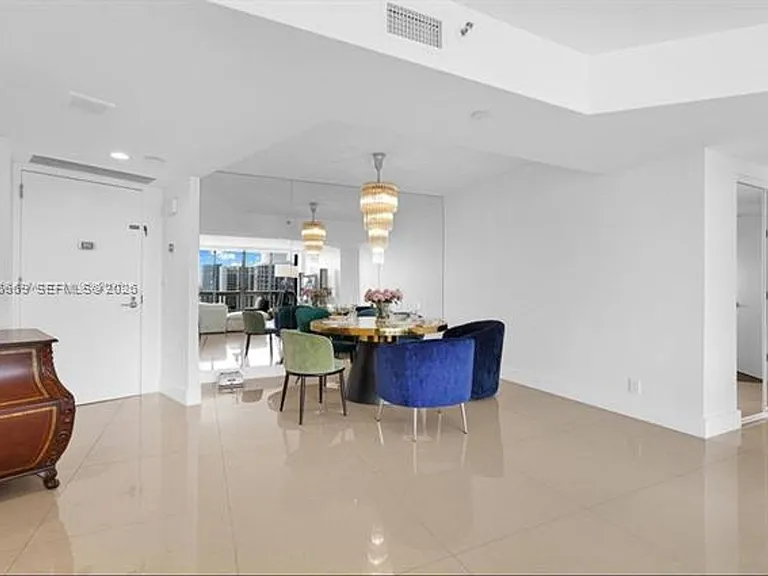 1000 W Island Blvd #2508 — Photo 7