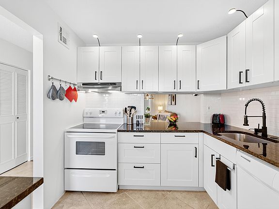 5th image of 2724 N Garden Drive #403
