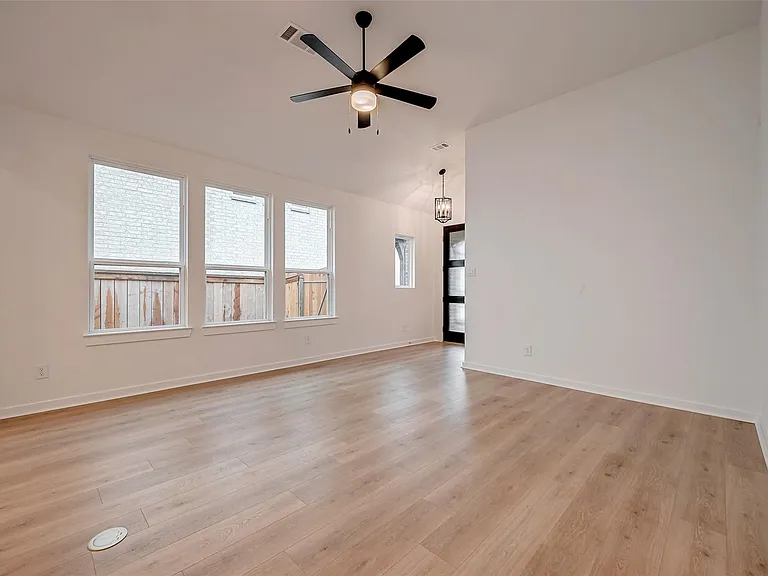 11430 Gossamer Wing Ln — Photo 5