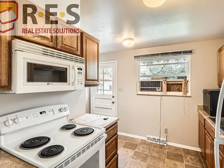 1225 S Ames St — Photo 6