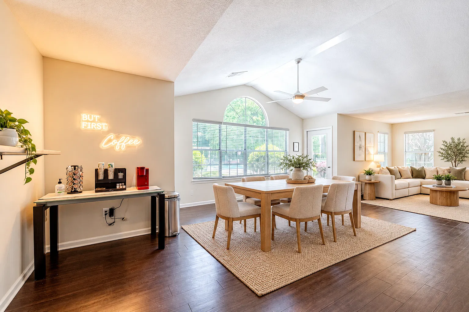 Georgetown Luxury TownHomes and Apartments — Photo 3