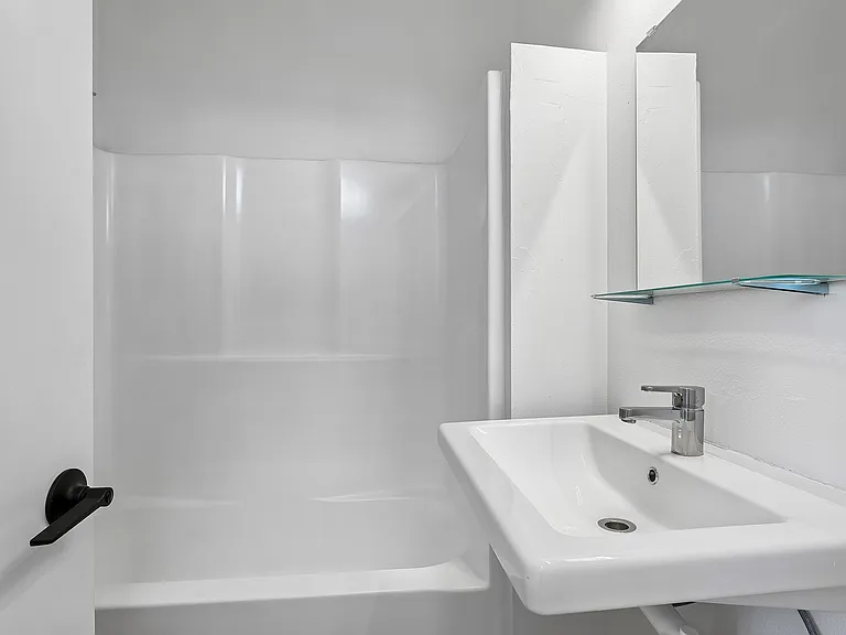 1200 Simon Bolivar Ave — Photo 14
