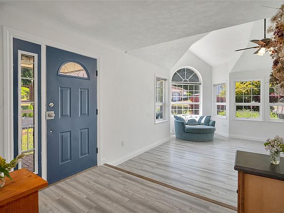 2nd image of 545 Sunset Pl