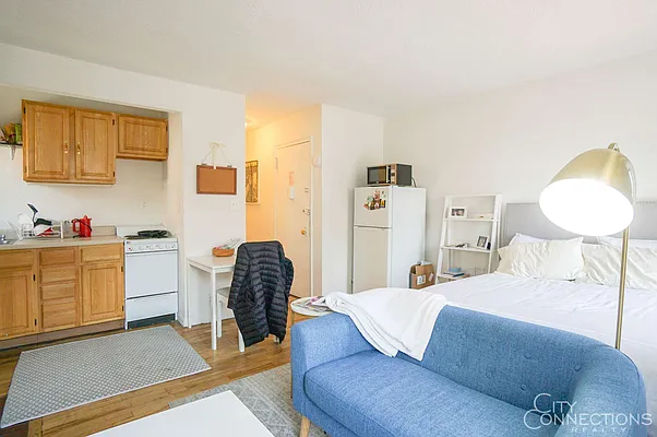 Rented by City Connections Realty | media 26