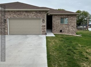 1804 Del Mar Cir, Grand Island, NE 68803