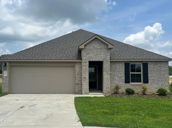 131 Red Pine Dr, Lafayette, LA 70501