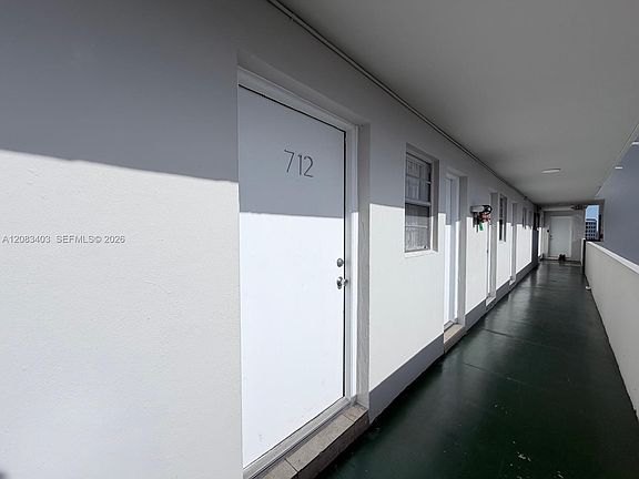 4th image of 1780 NE 191st St APT 712-2
