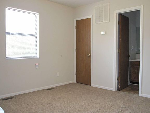 5th image of 29012 E 5th St
