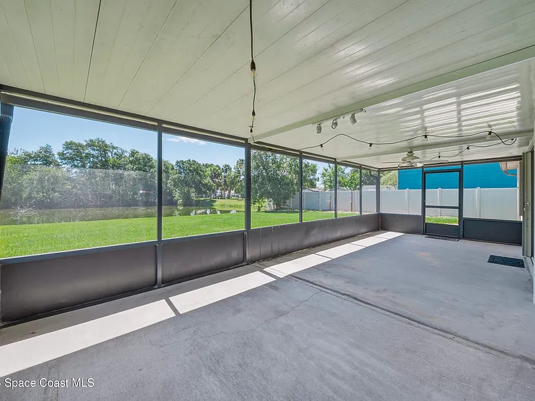 2224 Westminster Dr — Photo 24