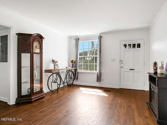 5th image of 1729 EMBASSY Drive