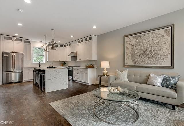 1st image of 6135 N Ravenswood Ave #1