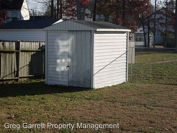 3rd image of 804 Palace Ct