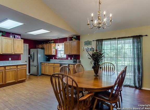 4th image of 240 Deer Creek Dr