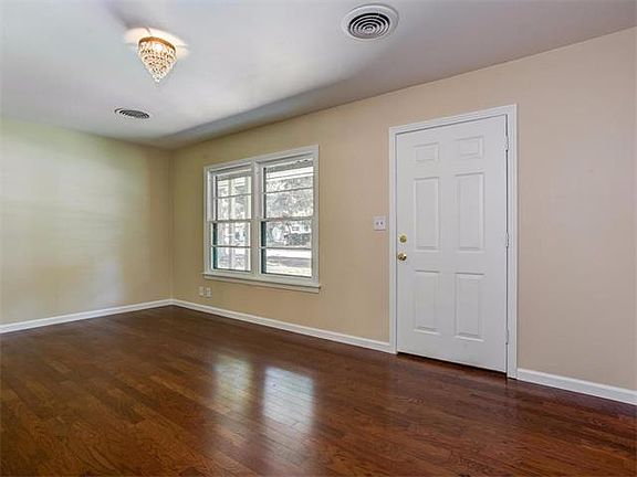 3rd image of 1103 Arcadia Ave