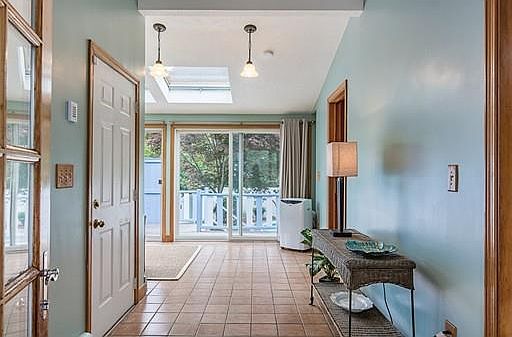 3rd image of 523 Shawsheen Ave