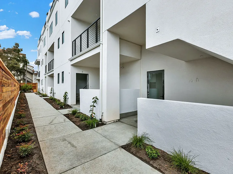 University Row Homes — Photo 76