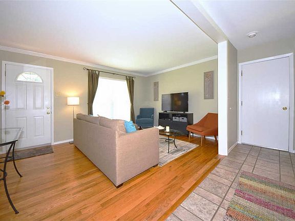 4th image of 12137 Trailways Dr