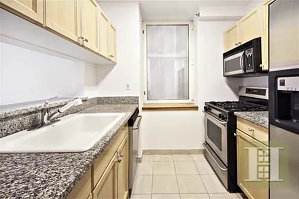 Sold by Citi Habitats | media 3