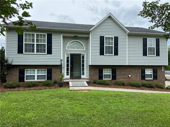 250 Westbridge Pl, Mount Airy, NC 27030