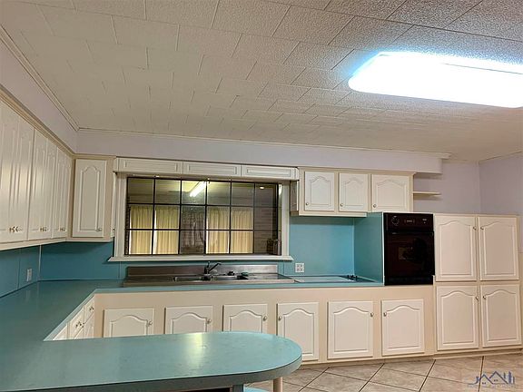 3rd image of 130 Chennault St