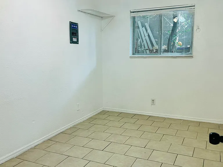 8200 Copper Ave NE #A — Photo 32