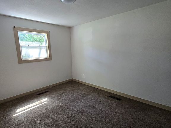 4th image of 3317 SE Bryant St