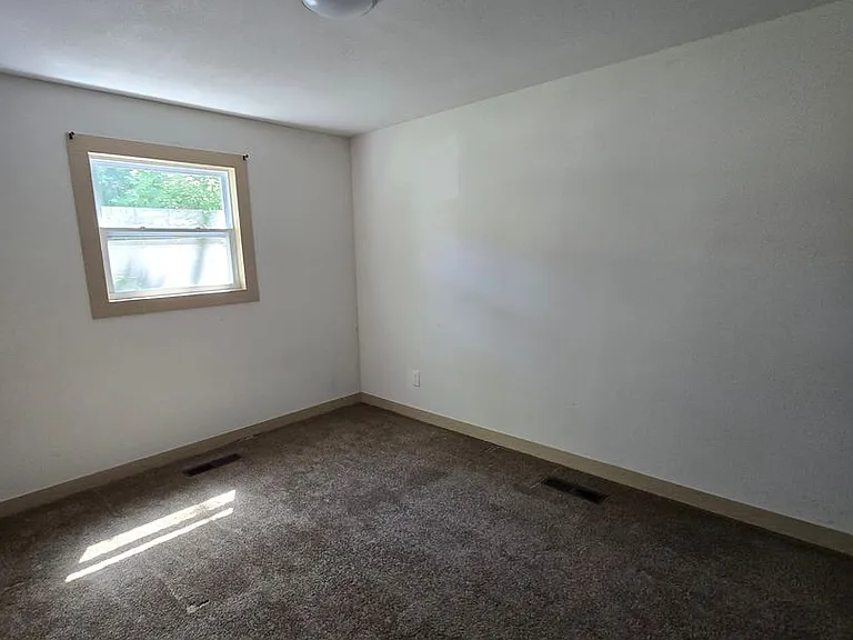 3317 SE Bryant St — Photo 4