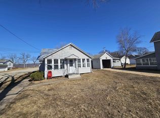 331 N 1st St, Guttenberg, IA 52052
