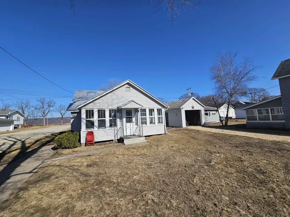 331 N 1st St, Guttenberg, IA 52052