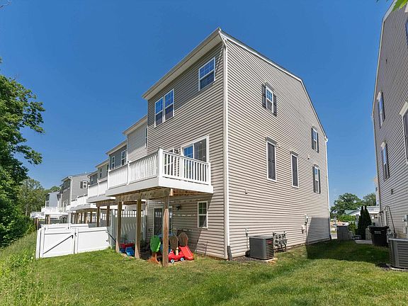 3rd image of 3225 Acadia Dr