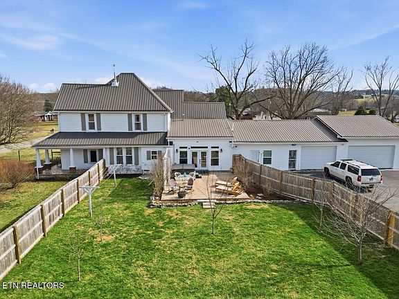 4th image of 207 Thomas Rd