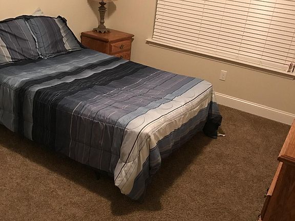 5th image of 212 Moore Cir NE