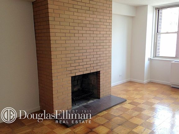 3rd image of 166 E 34th St APT 13J