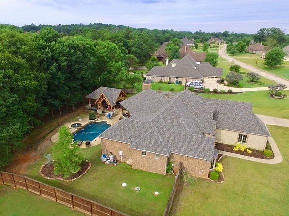 3rd image of 165 Alexis Dr