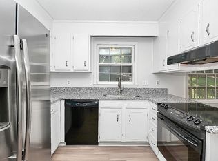 2424 Oldenburg Dr, Charlotte, NC 28210