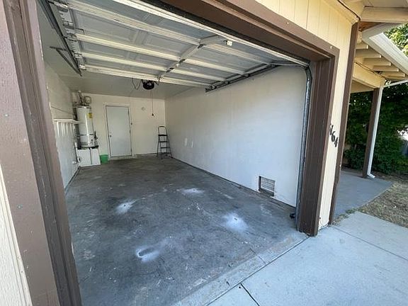 3rd image of 8164 Valley Green Dr