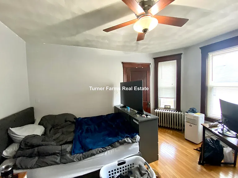 221 Holland St #2R — Photo 34