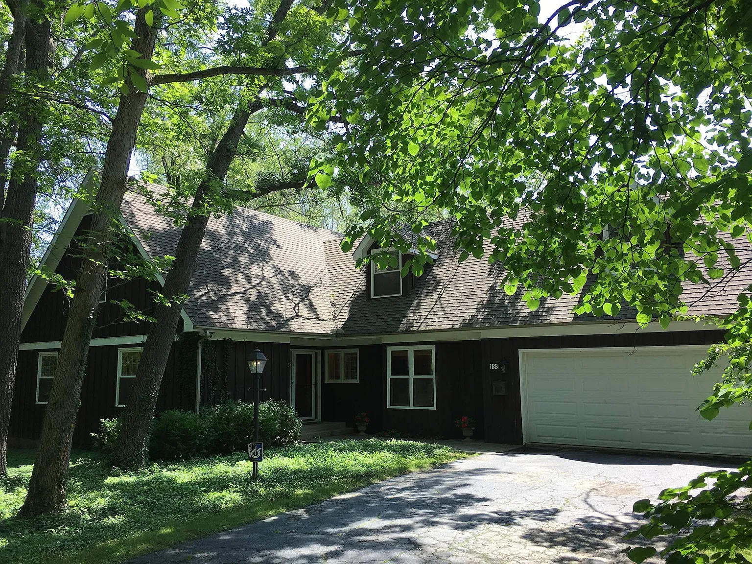133 W Blodgett Ave photo 1