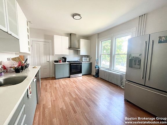 2nd image of 158 Boston St APT 1