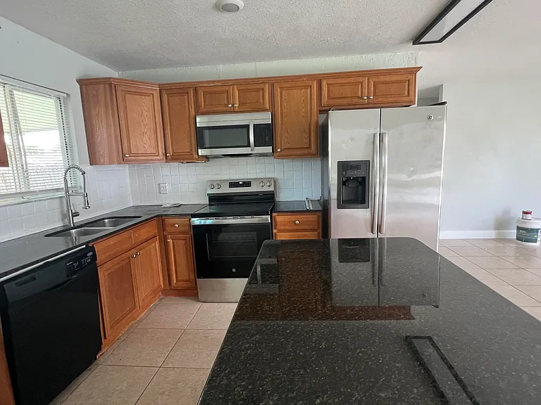 1790 SE North Buttonwood Dr — Photo 3