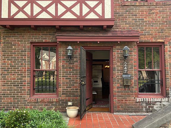 3rd image of 247 Hawthorne St #247