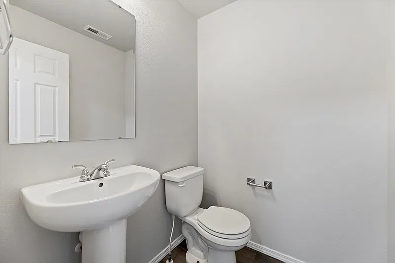 3 bed, 3.0 bath, 1650 sqft, $2,095 — Photo 4