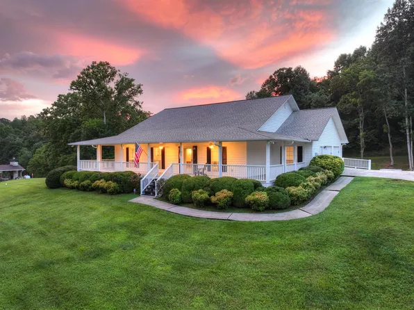 832 W 1st St, Blue Ridge, GA 30513