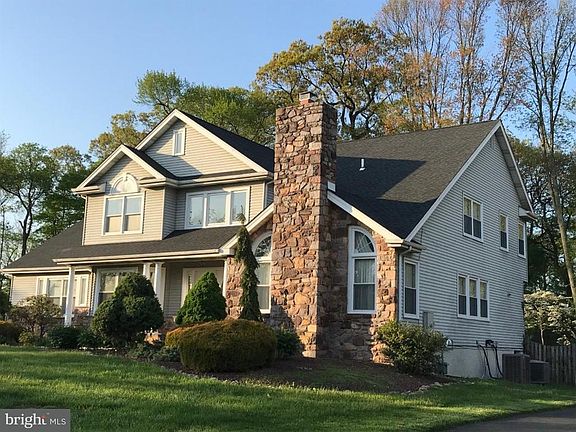 2nd image of 19 Silo Hill Dr