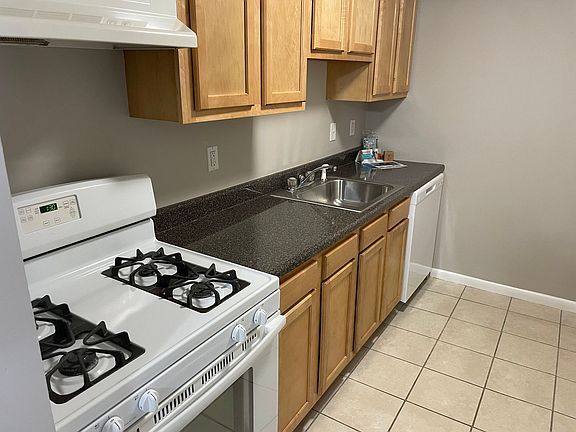 2nd image of 383-435 Oaklawn Ave #101
