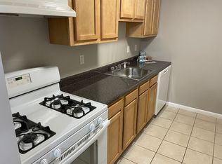 383-435 Oaklawn Ave #325, Cranston, RI 02920